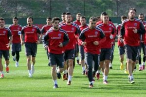 Karab&uuml;kspor galibiyeti unuttu