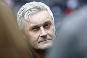Schalke'de Armin Veh sesleri