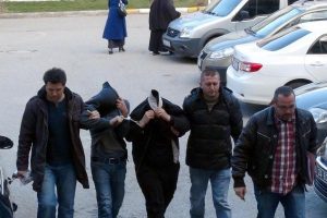 İ&ccedil; &ccedil;amaşırında 100'l&uuml;k 111 sahte banknot