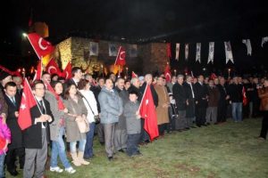Şehitler i&ccedil;in y&uuml;r&uuml;d&uuml;ler