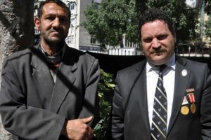 Elinde bomba patlayan hurdacı maaşını istiyor
