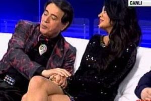 Erol B&uuml;y&uuml;kbur&ccedil; Ebru Polat'a b&ouml;yle asıldı