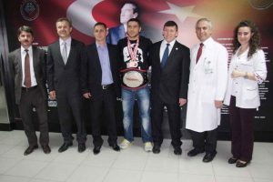 Hastane personeli Kick Boks'ta d&uuml;nya şampiyonu oldu