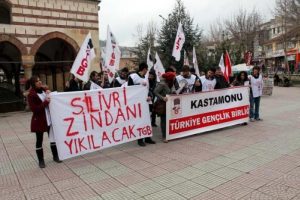 Ergenokon M&uuml;talaası'na şarkılarla protesto