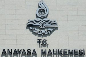 ''Anadilde savunma'' Anayasa Mahkemesi'nde