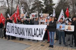 Ergenekon'daki m&uuml;ebbet istemlerine protesto
