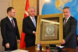 Arın&ccedil;'a teşekk&uuml;r ziyareti