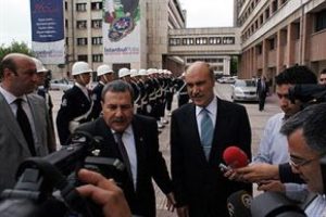 G&uuml;ler'den CHP ve MHP grubuna ziyaret