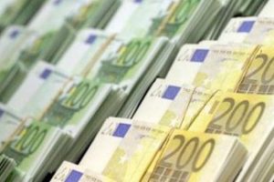 Kıbrıs Rum Kesimi'ne u&ccedil;ak dolusu para