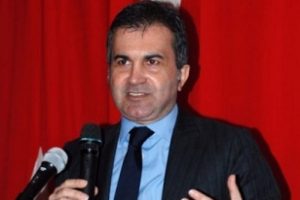 Beşiktaş'a bir tebrik de bakandan!