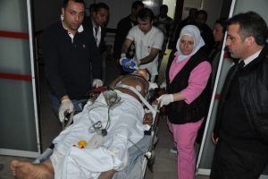 Motosiklet tır'a &ccedil;arptı: 2 yaralı