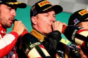 Raikkonen g&ouml;z&uuml;n&uuml; şampiyonluğa &ccedil;evirdi