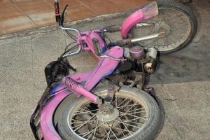 Pembe motosikletle kuyumcu soygunu