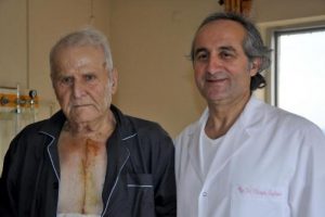 93 yaşında aort damarı değişti