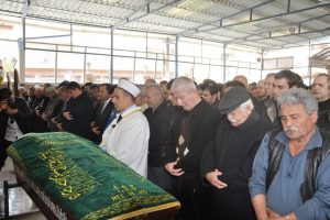 Babasının zeytini Sıla toprağa verildi