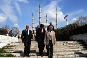 "Ağa&ccedil; dikmeyi peyzaj zanneden bir milletiz"