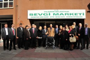 Emekli astsubaylardan Sevgi Market'e anlamlı bağış