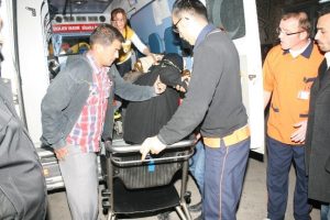 Otomobil ile yolcu minib&uuml;s&uuml; &ccedil;arpıştı: 7 yaralı