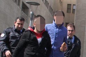 Bı&ccedil;ak zoruyla 40 lira gasp eden 3 kişi tutuklandı