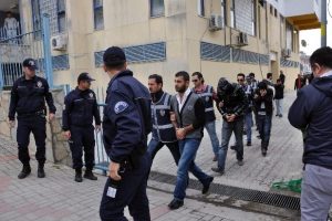 Alanya'da uyuşturucu operasyonunda 8 g&ouml;zaltı