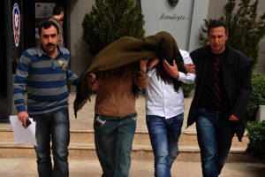 Hırsız &ccedil;iftten akıl almaz oyun