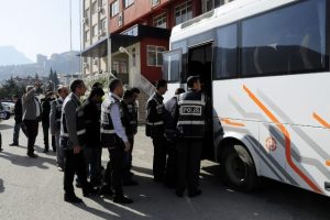 Hırsızlık şebekesi &ccedil;&ouml;kertildi: 10 g&ouml;zaltı