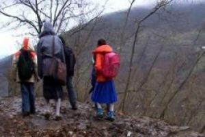 Okumak i&ccedil;in 2 km y&uuml;r&uuml;yorlar