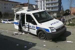 TIR polis otosuna &ccedil;arptı:6 yaralı