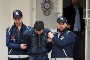 Hırsızları komşuların şikayeti yakalattı