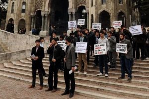 Dersler Cuma Namazı'na g&ouml;re d&uuml;zenlensin eylemi