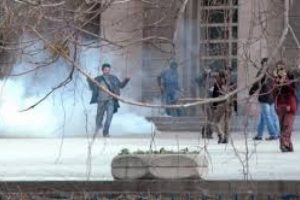 Ankara &Uuml;niversitesi'ndeki polis m&uuml;dahalesi protesto edildi