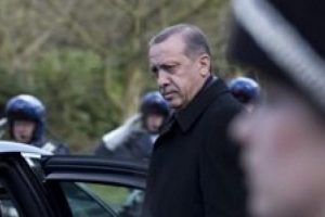 Başbakan Erdoğan'ın konvoyuna şişeli saldırı