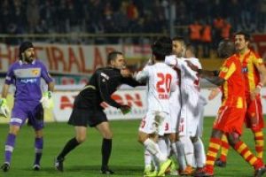 G&ouml;ztepeli futbolcuya tarihi ceza