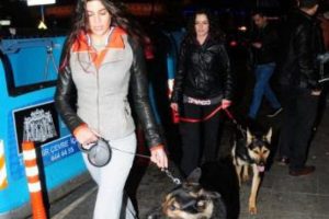 &Ouml;zge &Ouml;zpirin&ccedil;&ccedil;i ve Berrak T&uuml;z&uuml;nata&ccedil; zor anlar yaşadı
