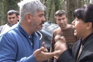 Kadın s&uuml;r&uuml;c&uuml;y&uuml; &ccedil;ileden &ccedil;ıkaran kaza