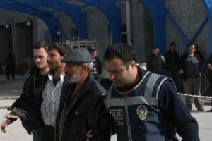 Uyuşturucu satıcıları yakayı ele verdi