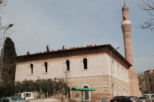 Yanan tarihi camide restorasyon s&uuml;r&uuml;yor