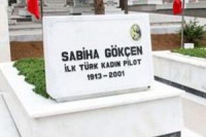 Sabiha G&ouml;k&ccedil;en kabri başında anıldı