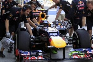 Red Bull'dan lastik eleştirisi