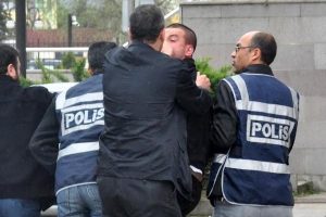 D&uuml;zce'de kuyumcu soydu İstanbul'da yakayı ele verdi