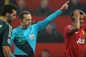 Tartışmalı kırmızı kartın cezası a&ccedil;ıklandı