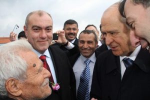 Bah&ccedil;eli'yi ağzında g&uuml;lle karşıladı