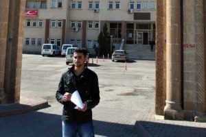 Kimliğini kaybeden &ouml;ğrenciye kaymakam jesti