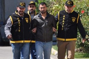 Cezaevi firarisi polisten ka&ccedil;amadı