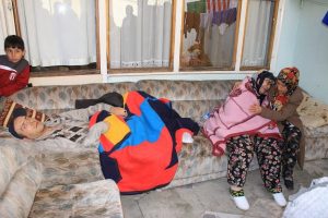 Yatalak hasta yangından son anda kurtarıldı