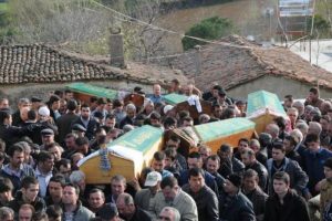Kazada &ouml;len 5 kişi toprağa verildi