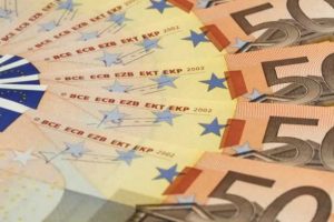 Euro d&ouml;rt ayın en d&uuml;ş&uuml;k seviyesinde