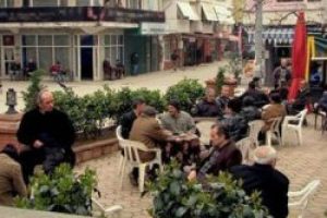 Birol G&uuml;ven doğduğu yeri plato yaptı