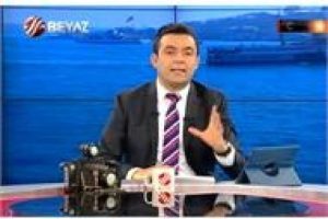 Atat&uuml;rk posteri g&ouml;ren sunucu deliye d&ouml;nd&uuml;