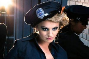 Alexandra Stan hangi t&uuml;rk şarkıcıyla g&ouml;r&uuml;ld&uuml;?
